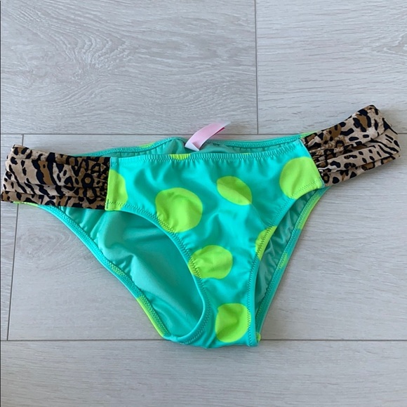 3 FOR $25 ⭐️ Bikini Bottoms by Victoria Secret - Picture 7 of 9